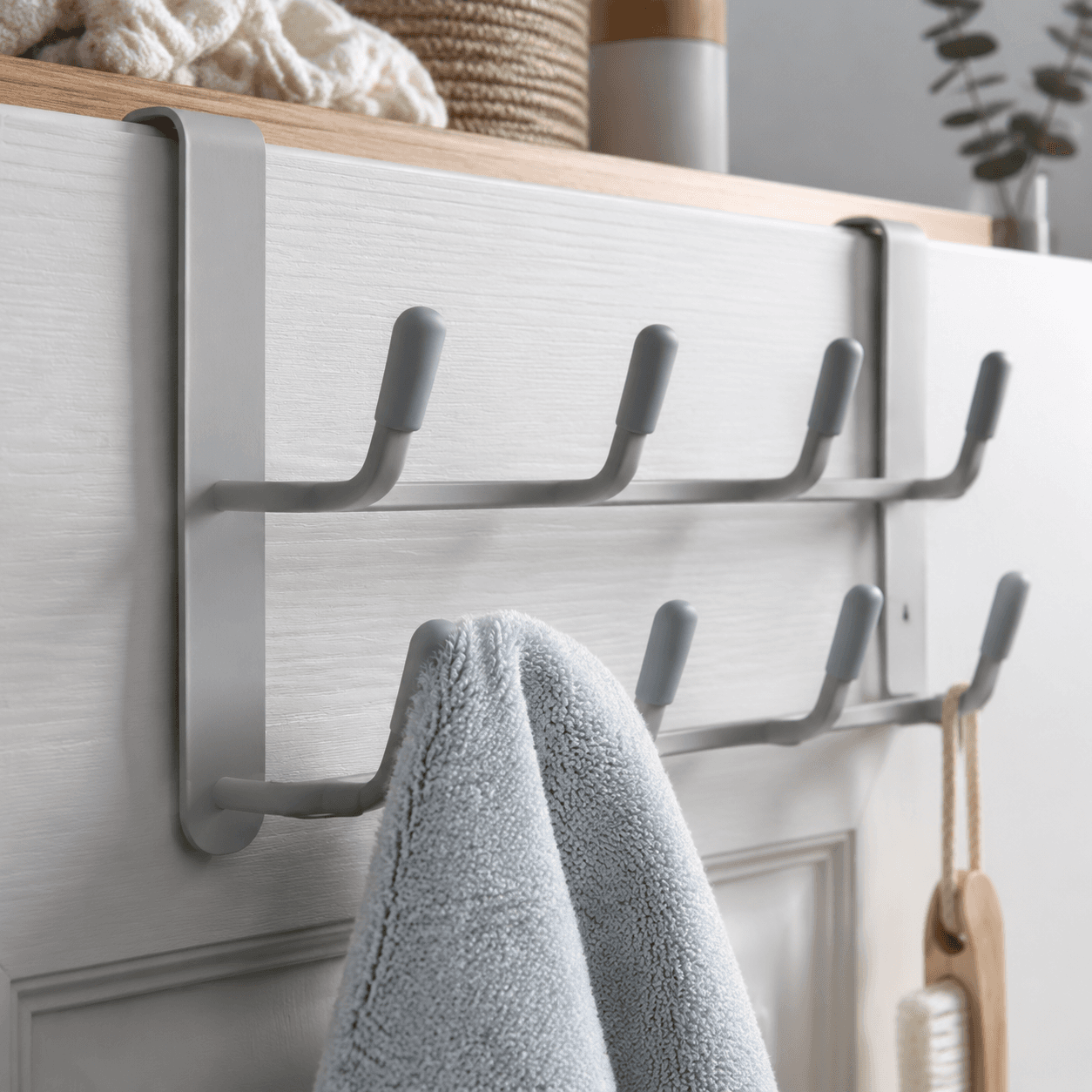 Over-Door Towel Rack — Detail